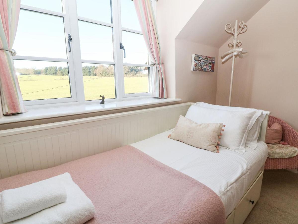 Green Pump Cottage Блокли Экстерьер фото