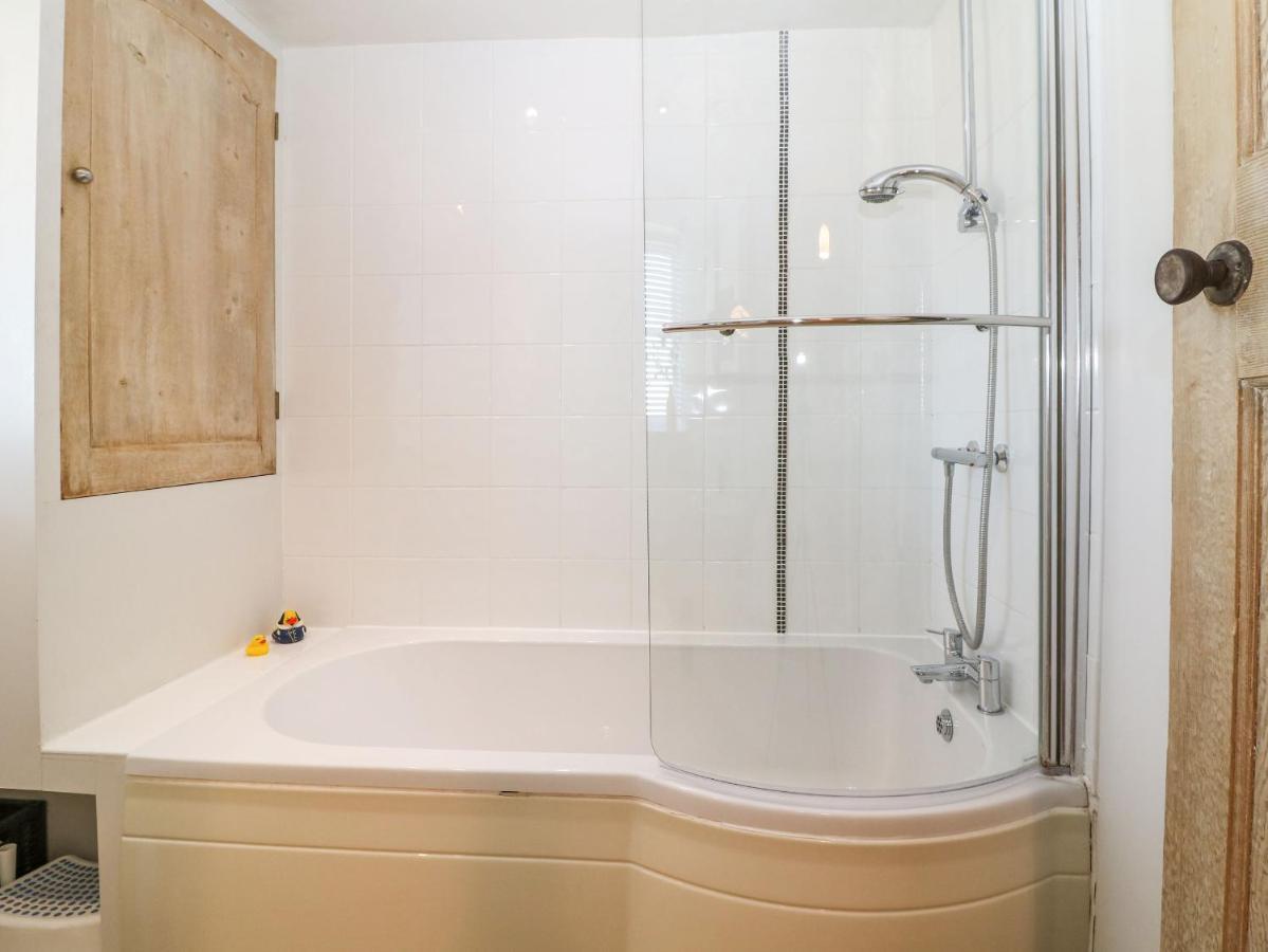 Green Pump Cottage Блокли Экстерьер фото